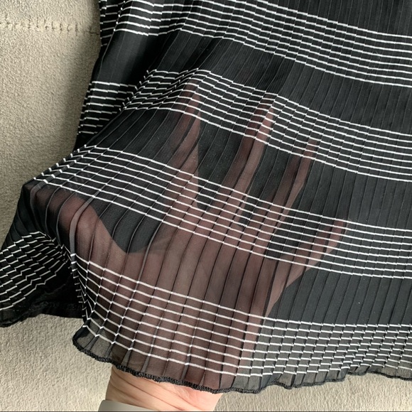 3 For $20 TOPSHOP Striped Off The Shoulder Top - Picture 4 of 7